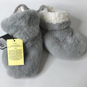 New ~ Kids Art Class  1 Pair Slippers with Gripper Bottoms Grey M/L 3-5